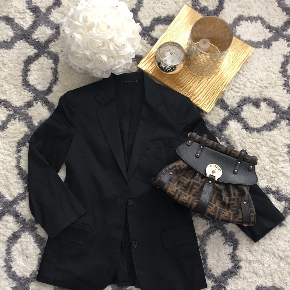 Amazing black blazer! 🔥